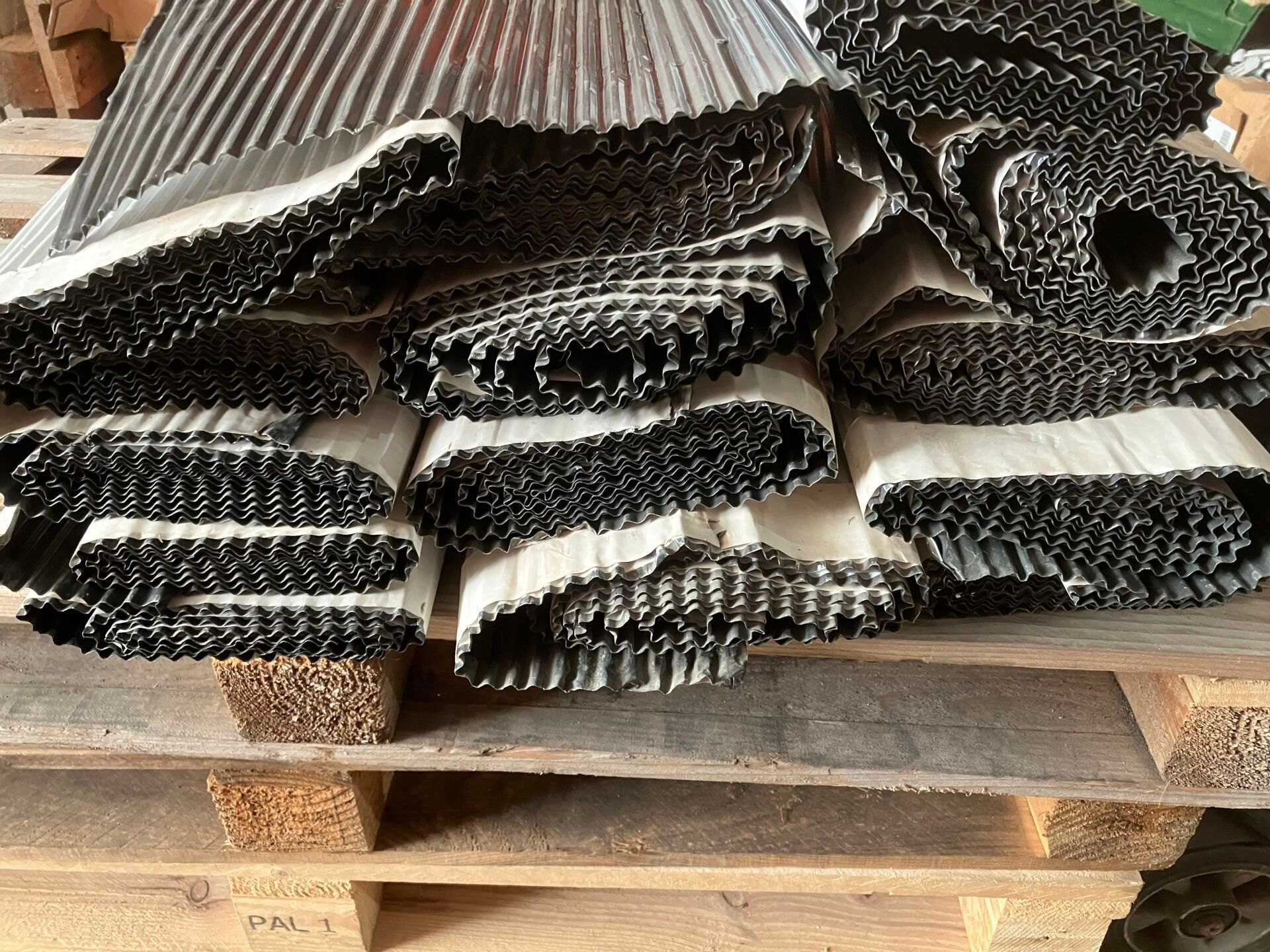 Beau lot de closoirs aluminium 30 cm anthracite