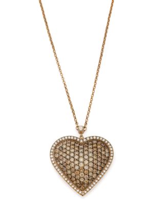 un pendentif en forme de cœur en diamant, monté sur une chaîne en or
