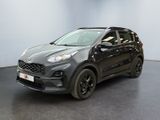 une voiture grise garée dans une pièce au sol noir