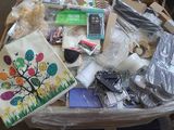 plusieurs objets posés ensemble sur une table