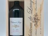 une boîte en bois avec une bouteille de vin à l'intérieur