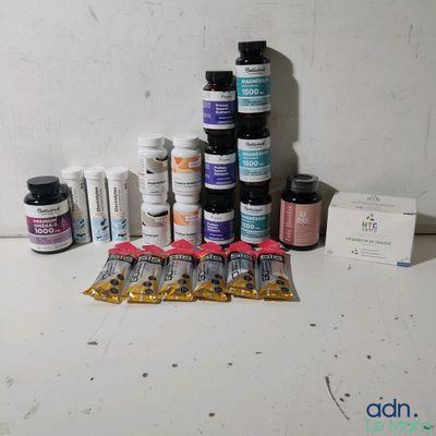 de nombreux types de peinture différents sur la table