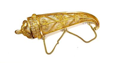 an image of a gold broochle with a chain attached to it