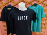 trois t-shirts posés sur un mannequin devant un mur rose