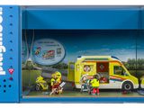 un coffret Playmobil dans une boîte bleue contenant une ambulance jaune