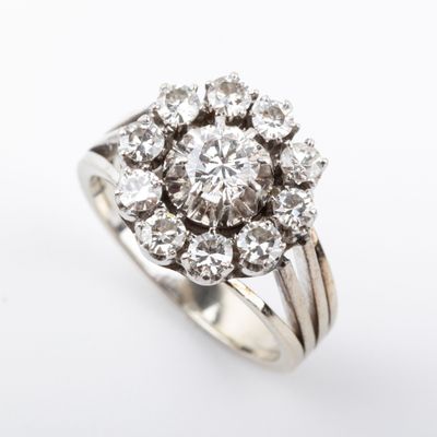 Bague marguerite diamants, central taille brillant, 0.40 car… - Photo 1