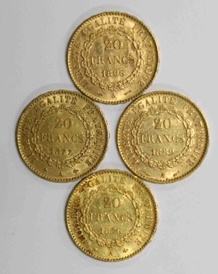 quatre pièces d'or sur lesquelles figurent les noms de trois pays différents