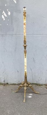 Lampadaire en albâtre verni, garniture en bronze ornée de pa…