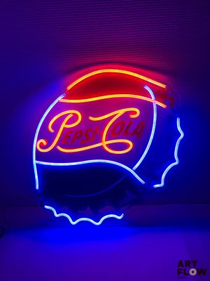 enseigne lumineuse « Pepsi Cola » accrochée au mur d'une pièce sombre