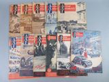 quelques vieux magazines de moto sont empilés les uns sur les autres