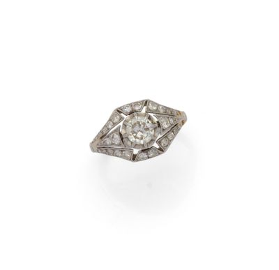 une bague en diamant art déco