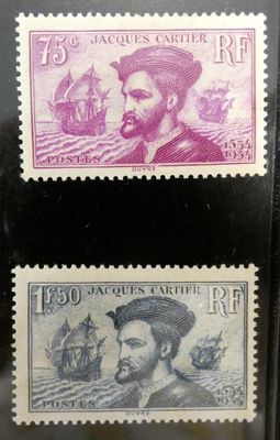 deux timbres sur lesquels figurent l'image d'un homme et d'un bateau