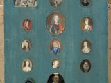 une photo d'une armoire bleue sur laquelle sont accrochées des photos