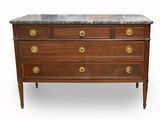 une commode ancienne avec dessus en marbre