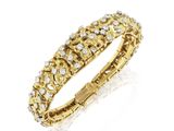 une bague sertie d'un diamant et de dix-huit pierres, signée Van Cleef