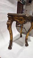 Console en bois doré et sculpté de coquilles, volutes et feu… (photo 5)