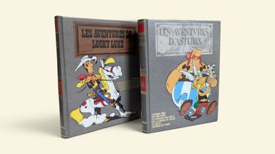 deux livres posés côte à côte sur une table