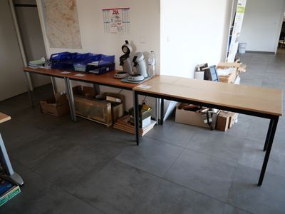 un ensemble de 4 tables mélaminé ( 120X60 et 140X70) en l'ét…