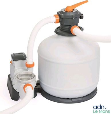 an image of a water tank with a pump attached to it