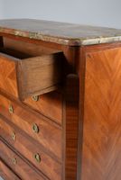 Chiffonnier en placage de bois de rose dans des encadrements… (photo 2)
