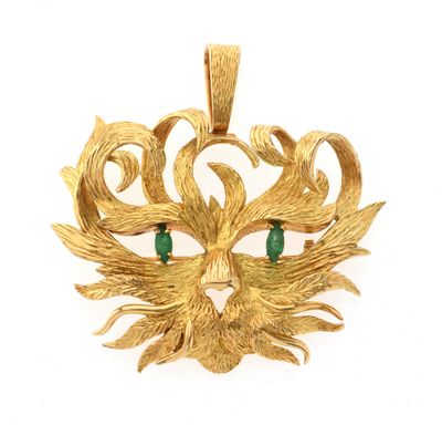une image représentant un pendentif en or orné d'un visage formé de feuilles