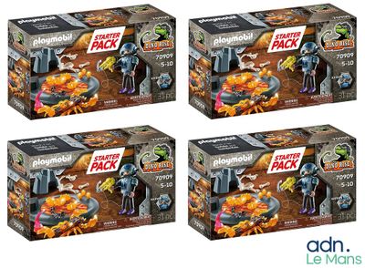 Quatre boîtes de Lego Star Wars sont posées devant un fond blanc.