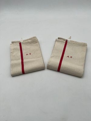 Réunion de neuf torchons, huit essuie mains et quatre servie…