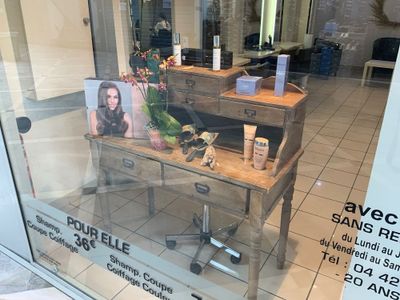 Une coiffeuse bois Lieu : SUR DESIGNATION AUCHAN MARTIGUES