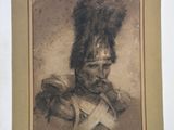 une vieille photo d'un homme portant une coiffe à plumes et un chapeau à plumes