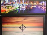 deux photos de bateaux sur l'eau, de nuit et de jour