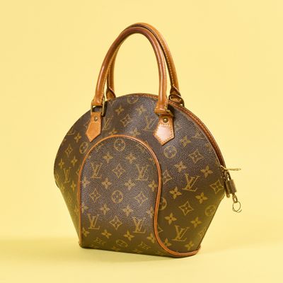 Sac Louis Vuitton sur fond jaune