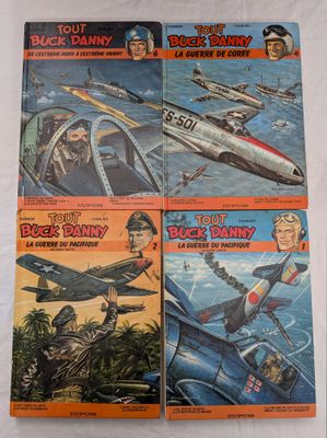 Quatre bandes dessinées vintage des années 1960 sont posées sur une surface blanche