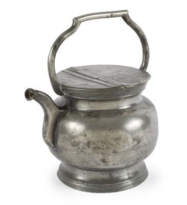 VILLEFRANCHE DE ROUERGUE CRUCHE À LAIT pomiforme en étain à …