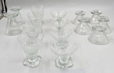 119 / ch C5 / Partie de service de verres à pied taillé…