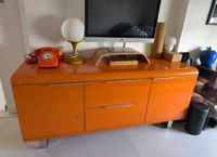 Enfilade orange, deux portes et deux tiroirs