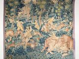 une image représentant une tapisserie avec des animaux dans une forêt