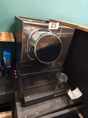 MACHINE A CAFE NESPRESSO MOMENTO avec un carton de dosettes - Photo 1