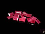de très jolis diamants roses sur un fond noir