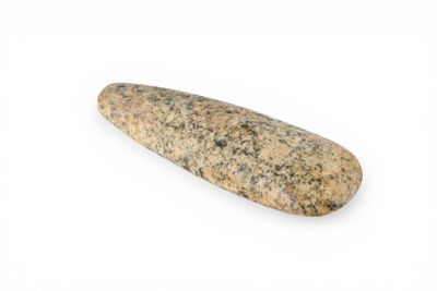 Hache polie, probablement issue d'un travail d'archéologie e…