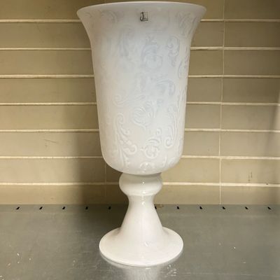 Grande coupe en verre en alpine blanc XXème siècle H: 36 cm
