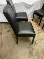 Lot de 4 chaises contemporaines en simili cuir noir, à dossi… (photo 3)
