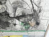 une image d'un tableau sur le mur d'une pièce