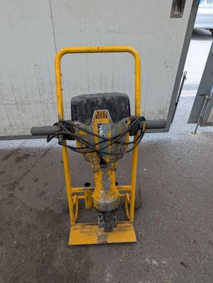 a machine that is sitting on the ground in front of a building