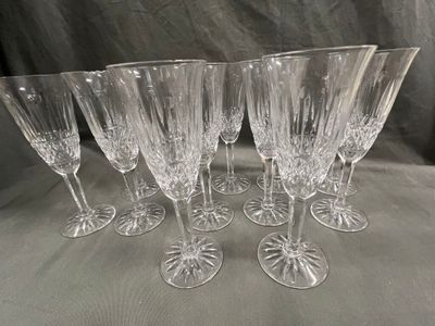 CRISTALLERIE DE LORRAINE. 12 flûtes à champagne et 11 verres…