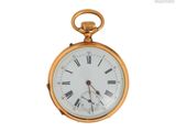 une montre de poche en or avec des chiffres romains sur le cadran