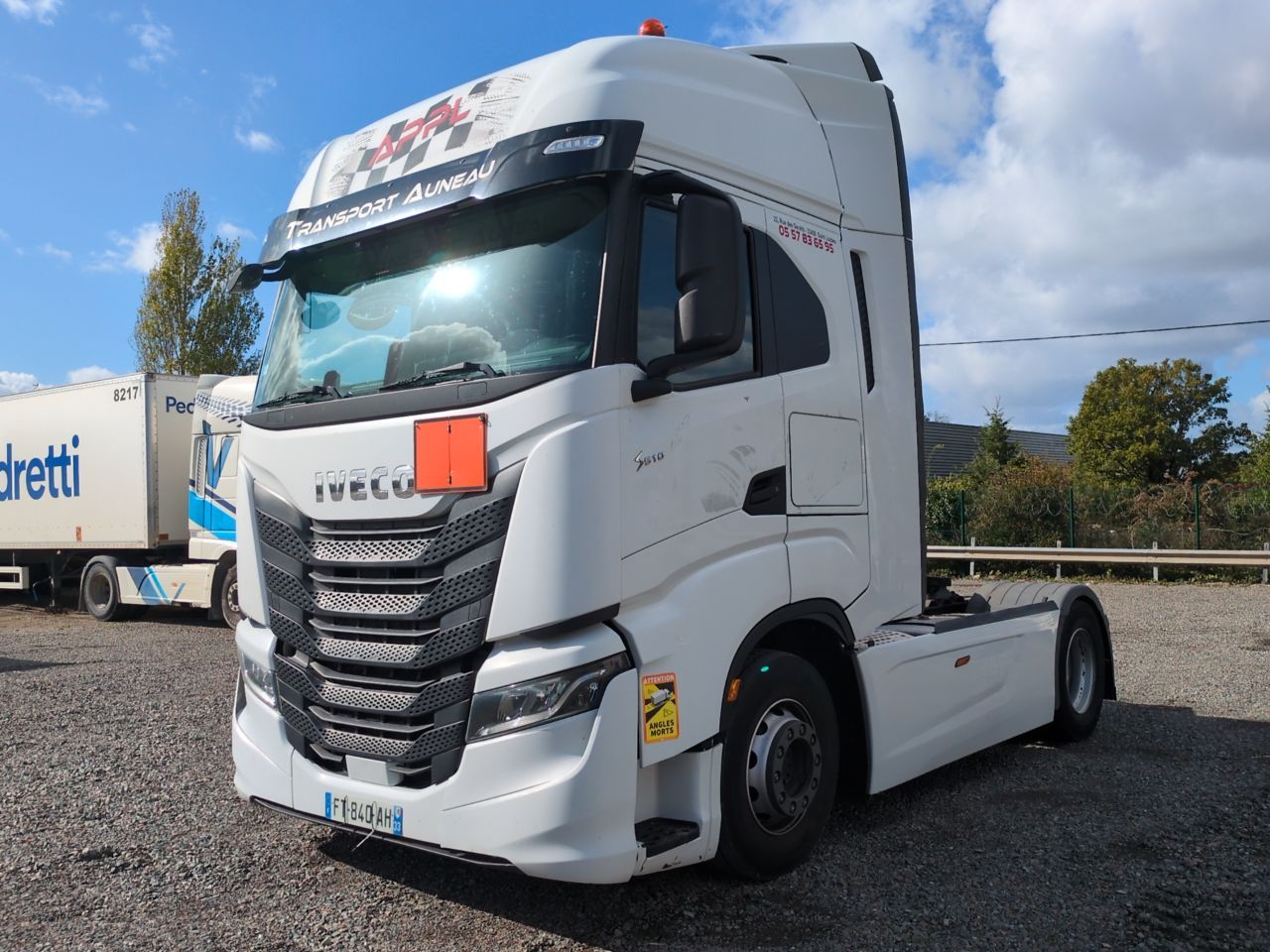 LIEU DE STOCKAGE : Tours - IVECO - TRACTEUR ROUTIER 4X2 SWAY…