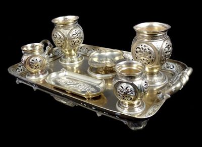 Service à hors-d’œuvre de table en bronze doré, seconde moit…