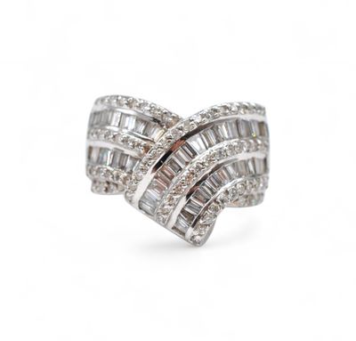 a white gold ring with baguets and diamonds