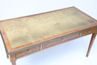 Bureau plat toutes faces en placage de bois de rose ouvrant … (photo 6)