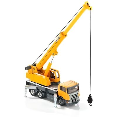 un camion jouet avec une grue attachée à son dos